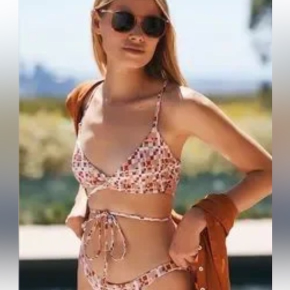 🆕 L * Space Kristen Tie Bikini Top Anthropologie - Picture 3 of 9